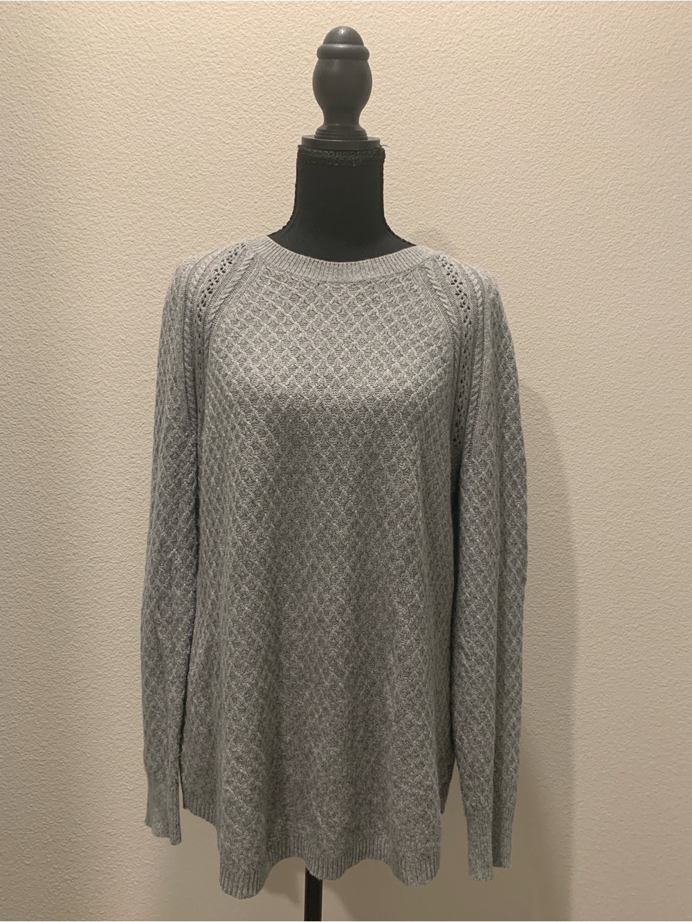 LOFT Light Gray Textured Crewneck Sweater (Size M)